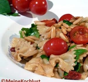 Leichter italienischer Nudelsalat