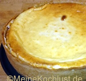 Käsekuchen mit Boden